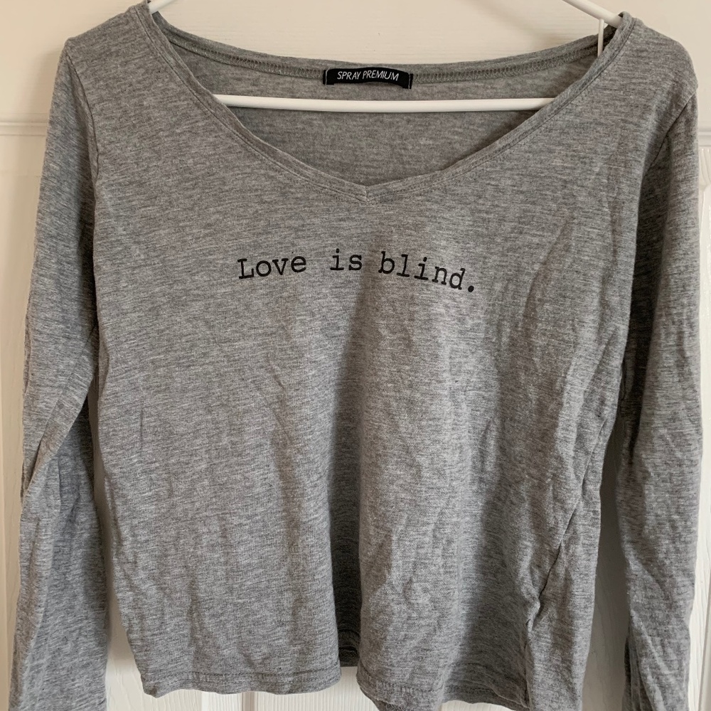 Love is blind size S long sleeve tee